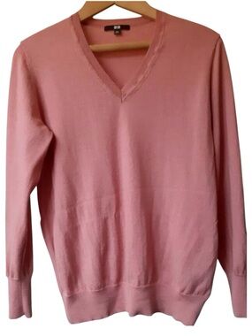 Uniqlo Women's V-Neck Sweater in Soft Rose Pink
